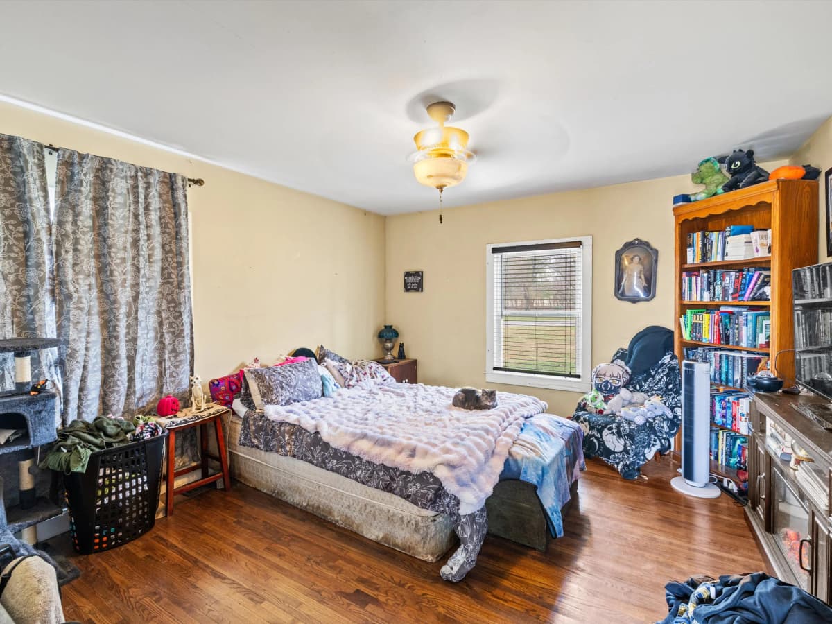 Unit photo during turnover before cleanup